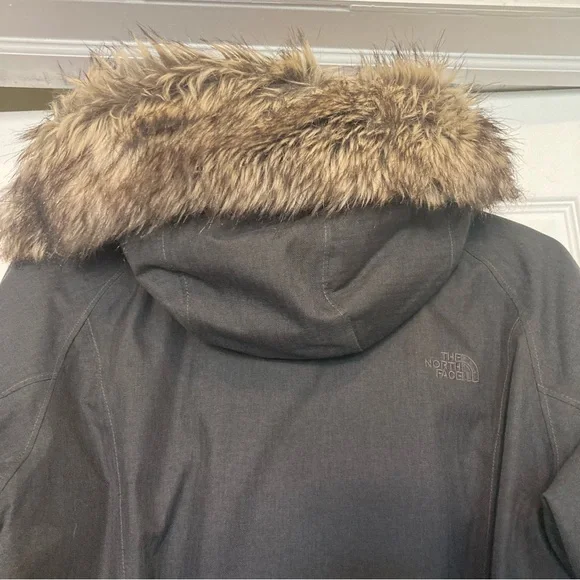 The North Face Coat- super warm, fun BMW logo embroidered, size small - Picture 4 of 11